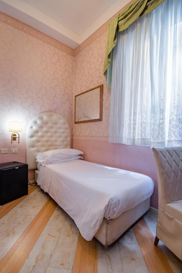 Residenza Due Torri Check In Presso Hotel Centrale Vicolo Cattani 7 Bologna Eksteriør bilde